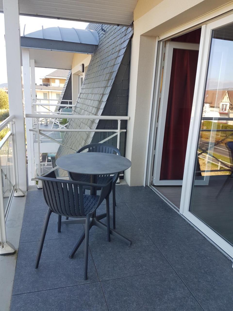 Aparthotel Domitys Le Carrousel Cabourg Esterno foto